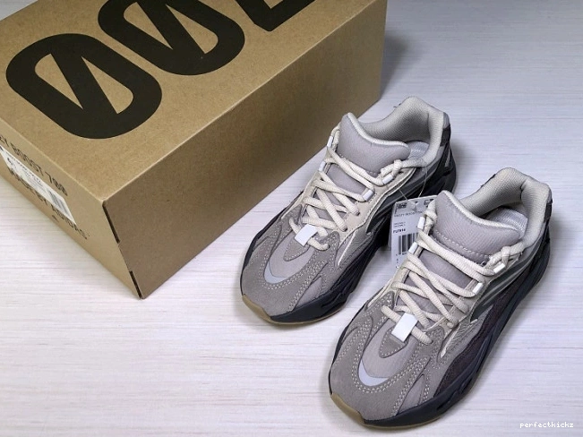 700 Boost Adidas v2 Tephra FU7914 Yeezy 0816